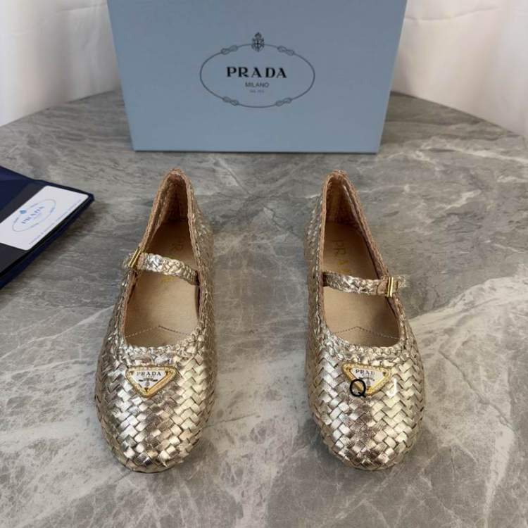 Picture of Prada Shoes _SKUPradasz35-40XJ030119020